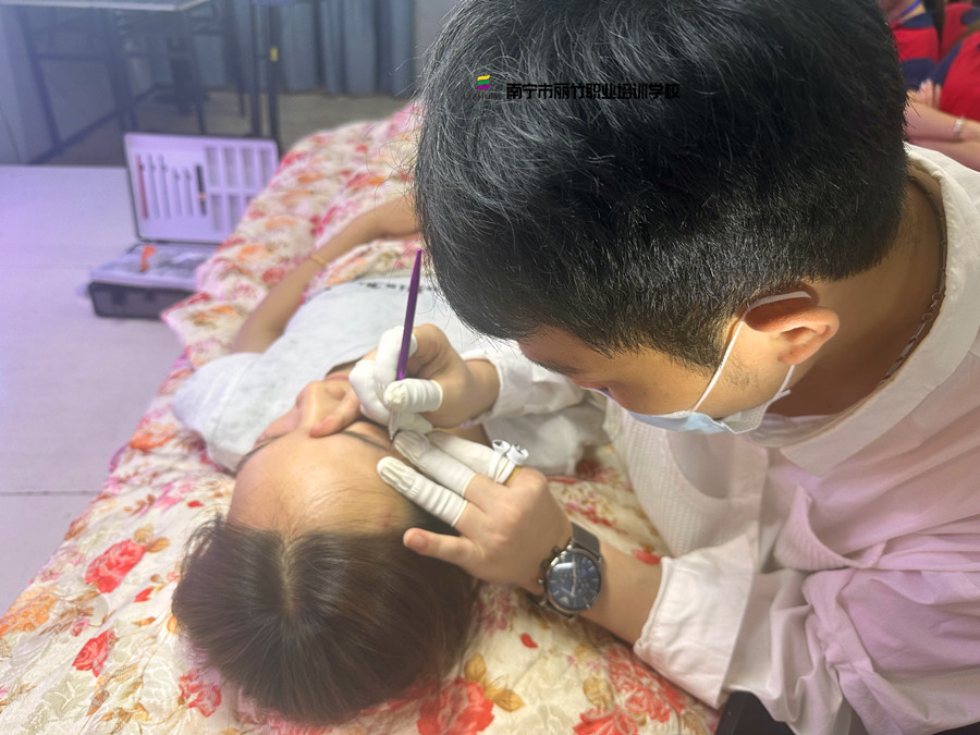 紋繡術(shù)后禁忌要點(diǎn)，廣西眉眼唇紋繡學(xué)校分享