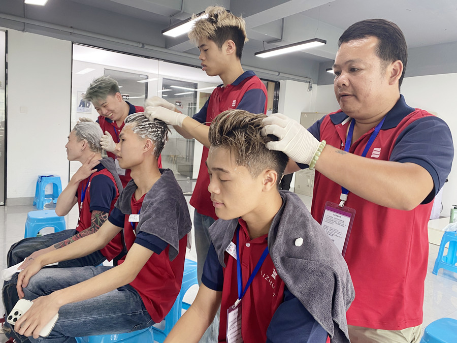 南寧洗頭培訓(xùn)：中式洗頭如何快速氣泡？