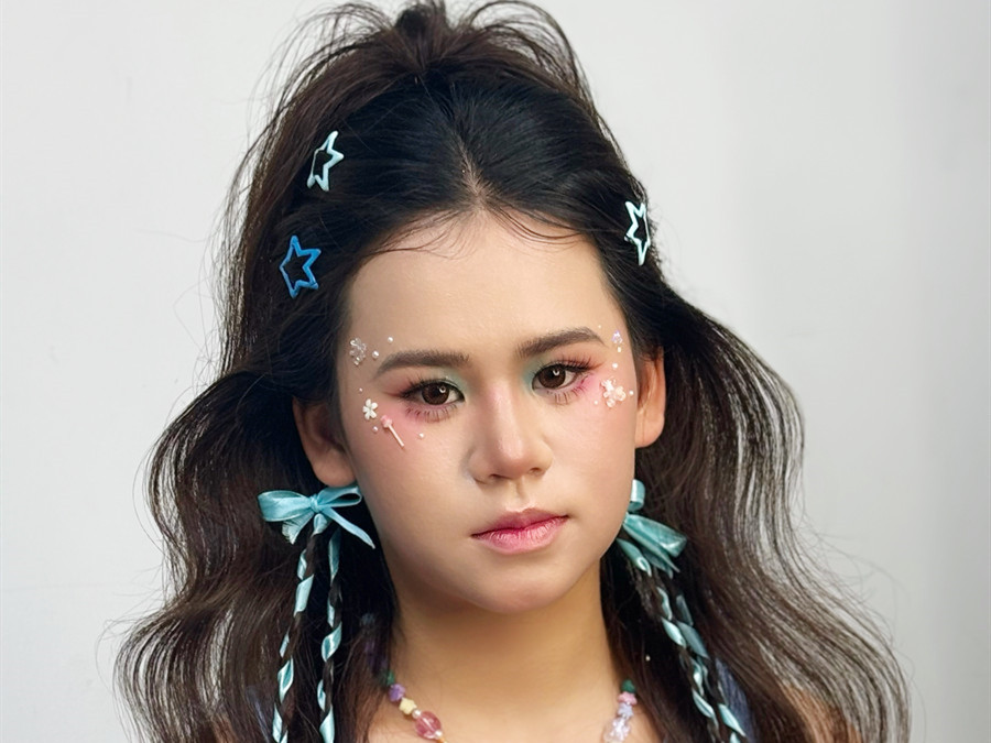 多巴胺應(yīng)援妝，廣西彩妝藝術(shù)造型學校講解