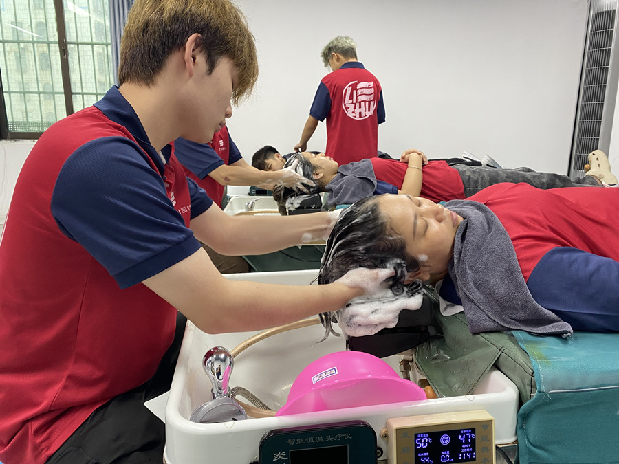 如何成為一個合格的美發(fā)洗護師？南寧洗頭專業(yè)