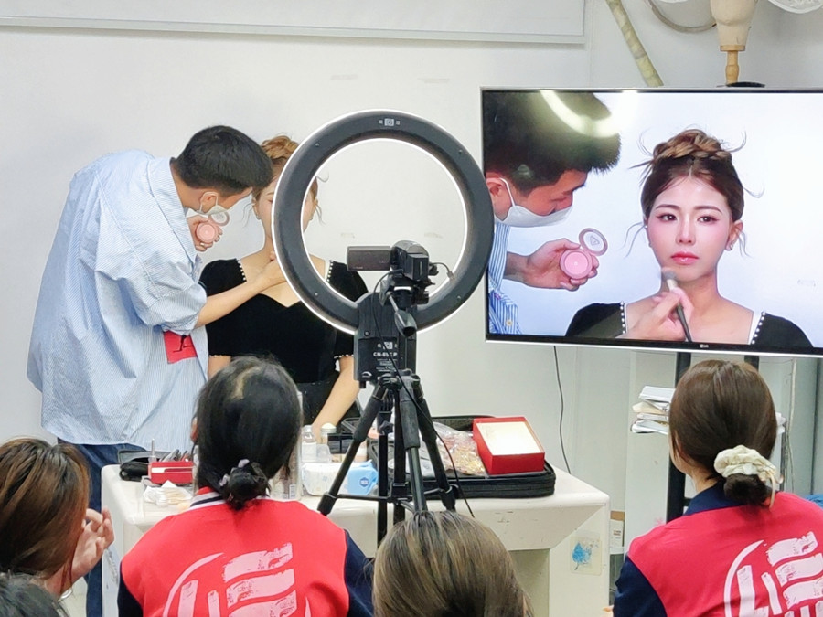 如何畫好千金妝？南寧學化妝到哪去？