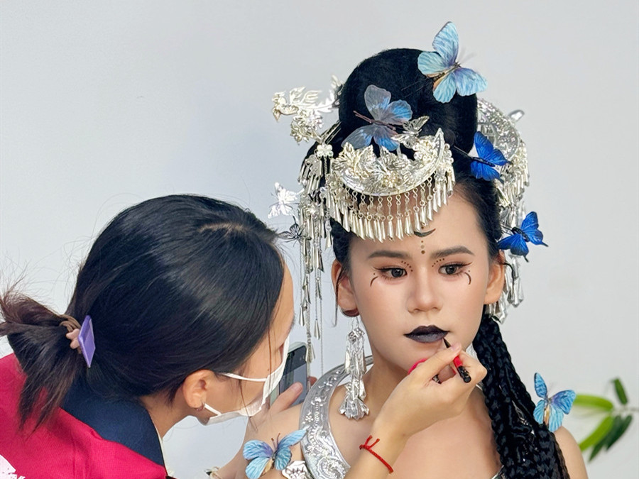 苗疆寫真造型，學化妝寫真南寧市