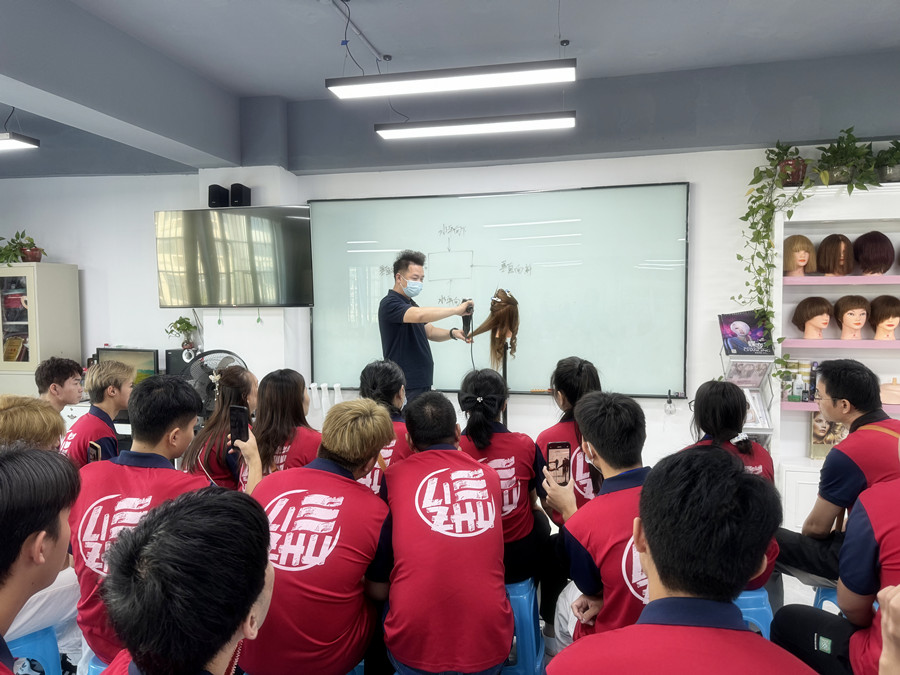 如何正確吹發(fā)護(hù)發(fā)，南寧美發(fā)養(yǎng)發(fā)技巧