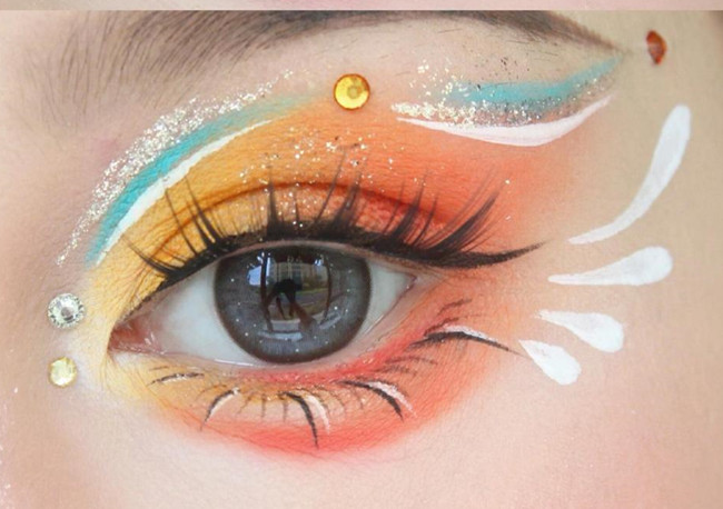 0基礎(chǔ)學(xué)美妝：彩色眼影怎么畫？