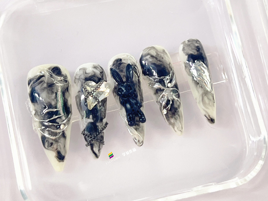 水墨暈染飾品美甲，南寧美甲店學(xué)徒必須款