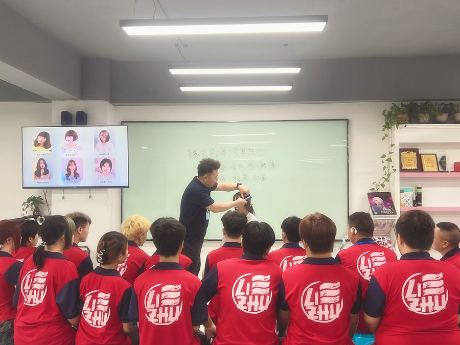 不同臉型適合的劉海類型，南寧剪發(fā)學(xué)習(xí)分享