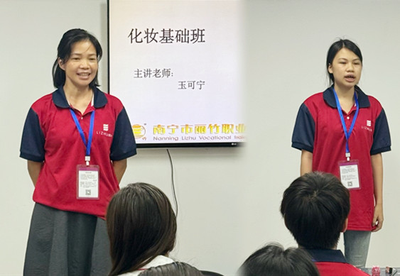 化妝新生自我介紹，廣西化妝課堂日常