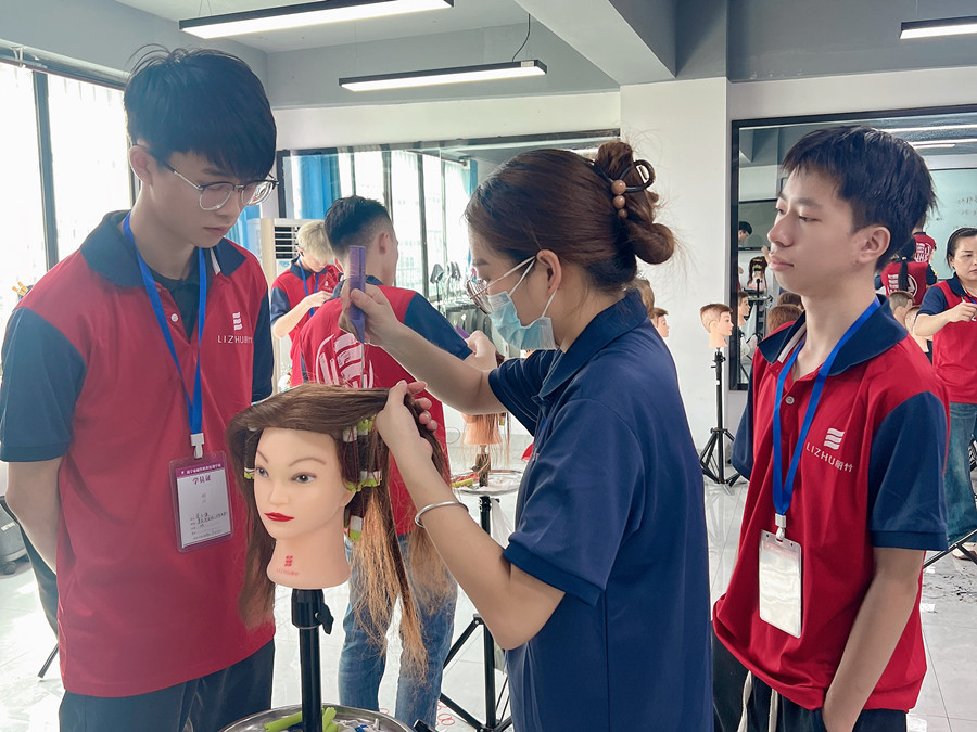 不同類型的標(biāo)準(zhǔn)杠打造卷發(fā)有何不同