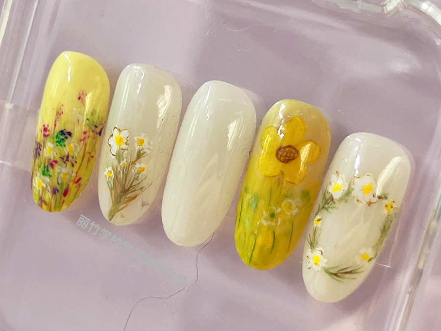 廣西美甲課堂作品：春日彩繪花朵美甲