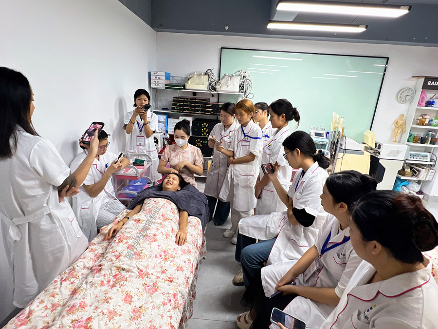 南寧護膚手法：秋季補水的重要性