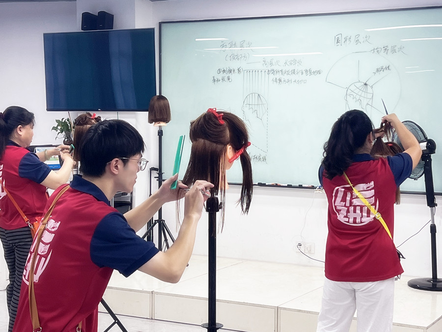 圓形層次修剪是什么？廣西美發(fā)造型學(xué)校為你解答