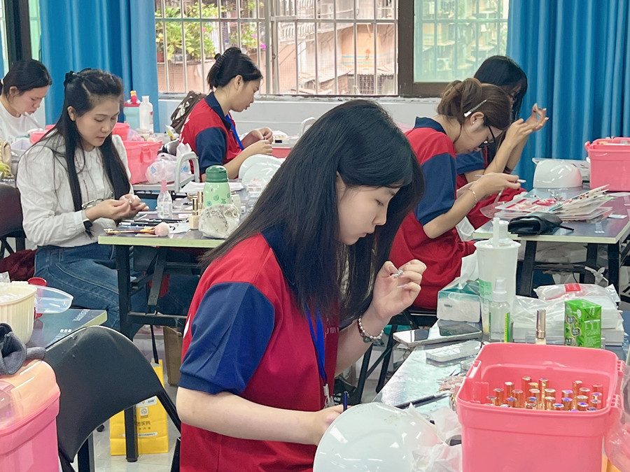 廣西美甲學(xué)習(xí)日常，到處都是歡聲笑語(yǔ)