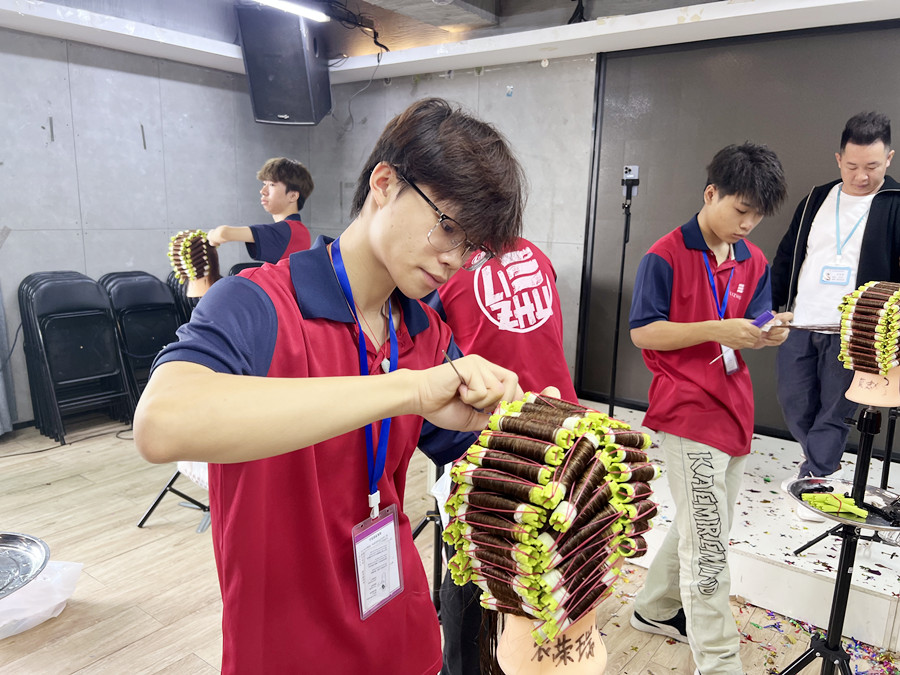 美發(fā)新手如何學(xué)上杠？南寧卷發(fā)培訓(xùn)