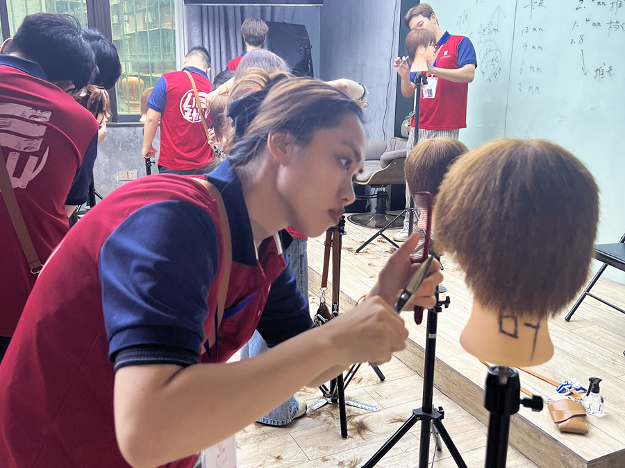 美發(fā)新手核心技術(shù)點(diǎn)，廣西剪發(fā)造型學(xué)校分享