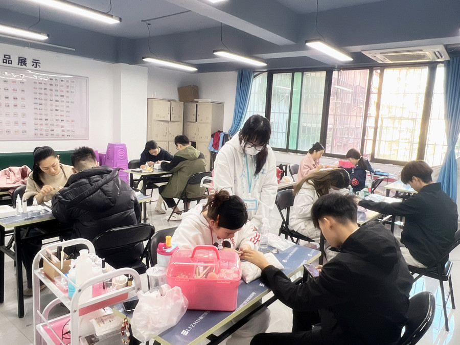 傳統(tǒng)美甲前置處理，南寧美甲專業(yè)教學(xué)講解