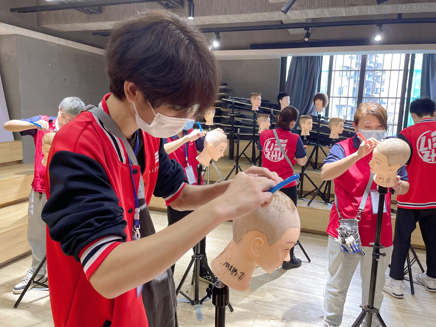 新手學(xué)美發(fā)：理光頭的技巧