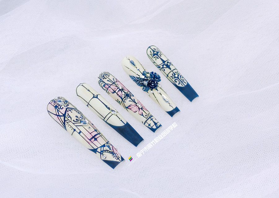 手繪窗花美甲，南寧美甲設(shè)計(jì)專(zhuān)業(yè)作品