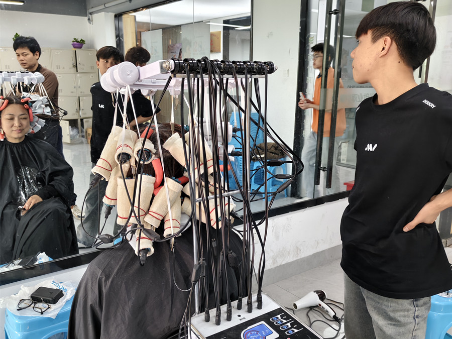 專業(yè)燙發(fā)的前后對比，南寧美發(fā)燙染實訓課堂