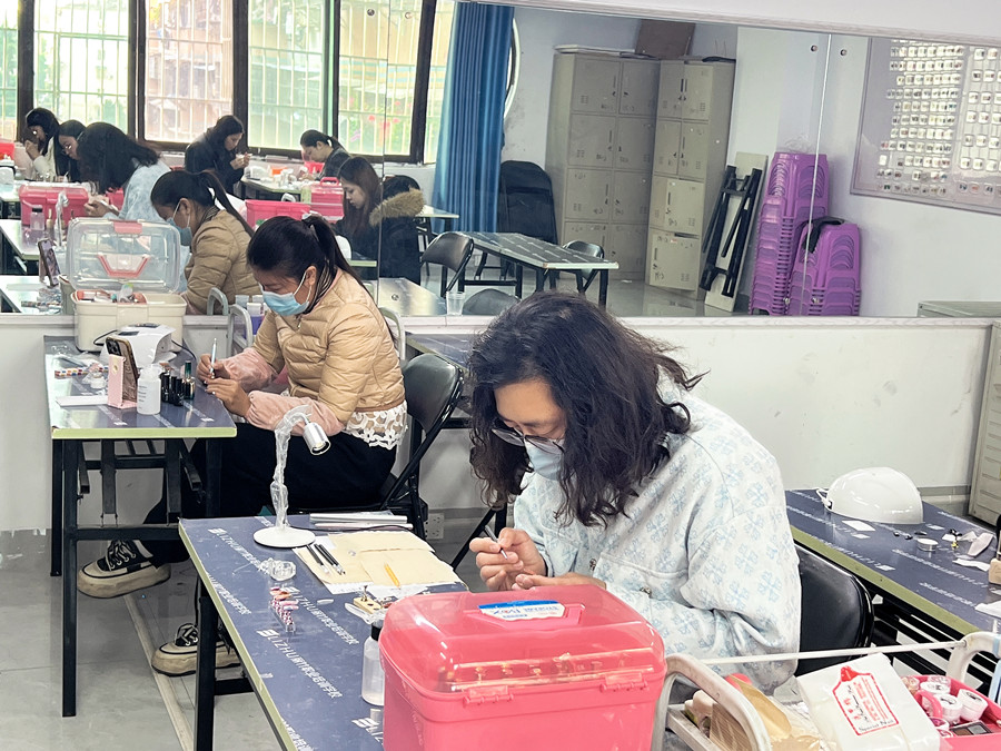 南寧美甲創(chuàng)業(yè)，歡迎到麗竹美甲學校