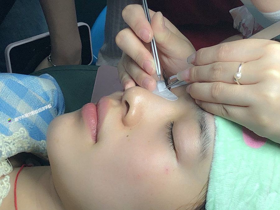 新手學美睫真人實操課堂實拍