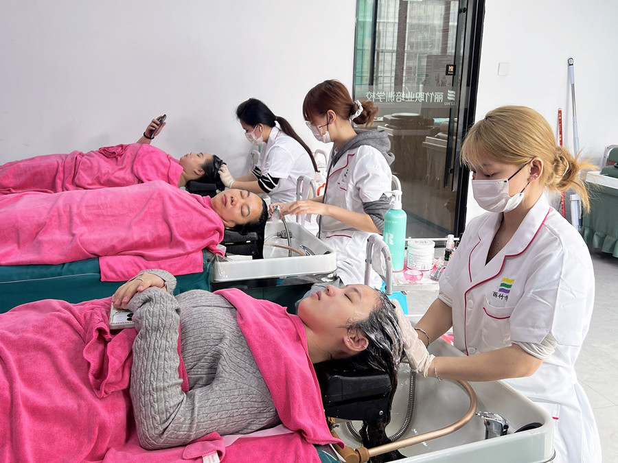 南寧頭療專(zhuān)業(yè)學(xué)校：新手頭療入門(mén)真人實(shí)操練習(xí)